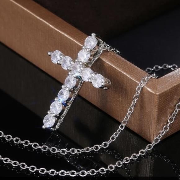 Sterling silver cross diamond Necklace, nice Necklace, cute Necklace - Picture 2 of 6